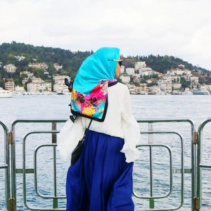 Travel is still the most intense mode of learning - Kevin KellyBy travelling, we can see the world with different point of view. By travelling, It makes us learn new things and open our mind.For me, travelling is the best way to learn after reading books. 😊#clozetteid #fashion #beauty #hijabi #muslimahapparelthings #muslimahchamber #GirlyAtIstanbul #istanbul #turkye #TravelWithGirly #travelcaaantik #wanderer #traveller #exploreturkye