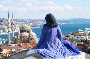 One of my favorite highlight of my trip to Turkye is I got to visit this place.It is the place where you can get the view of two different continents. Such a dream! 😍#GirlyAtIstanbul #Istanbul #turkye #exploreturkye #clozetteid #fashion #hijabi #muslimahchamber #muslimahapparelthings #TravelWithGirly #wanderer