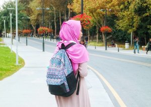 Autumn at Istanbul.
Accompanied by my favorite and super cute backpack from @chelly.id 😊

#clozetteid #fashion #hijabi #bblogger #chelly #TravelWithGirly #travelcaaantik #GirlyAtIstanbul #surabayabeautyblogger #beautybloggerid