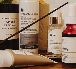 I just wrote a new blogpost about AHA and BHA in Skincare. It’s not really deep analysis but it’s a light article for you who’s still confused with AHA and BHA. 😊

You can click the link in my bio for detailed article or see my instagram highlight labelled as Guide for short conclusion of AHA and BHA. I hope it helps you to choose the right skin care for your skin. 😄

Photo credit to @thecriticalbabe 💞
#clozetteid #starclozetter #bblogger #skincareroutine #AHA #BHA