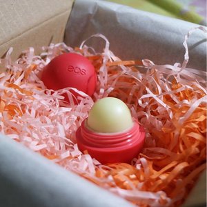 Have you checked my review aboue EOS Lip Balm?? @eosproducts
They're so cute and my new faveeeee.... 💕💕
Check it out at www.caaantik.com 😉
#clozette #clozetteid #makeup #beauty #eosproducts #eoslipbalm #lipbalm  #indobeautyblogger #indonesiabeautyblogger