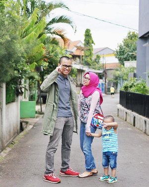 Caption this 😂
.
Mau foto bertiga yang mumpuni ala keluarga bahagia supaya terkesan kompak di Instagram tapi banyakan foto begininya 😂
.
Kira-kira aku lagi ngomong apa? .
#clozetteid #indonesianblogger