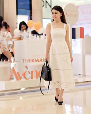Attending @eauthermaleaveneindonesia x @clozetteid in white 💕
.
.
Pictured by @chrismanlim #chrislimphotography
#ClozetteID #ClozetteIDReview #AvenexGLxClozetteIDReview #AveneReview #GaleriesLafayette