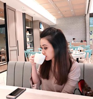 Tea, anyone? Not a coffee person but drinking a cup of warn tea can actually calm my day #sinenek #goodmorning Now, getting ready for Mon Guerlain's event in their booth at Sogo, Plaza Senayan! If you are near don't forget to come, say hi and get a free miniature fragrance of Mon Guerlain, we'll be there around 1 PM xx #clozetteid #beautynesiamember