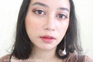I used to avoid blush, because my face is already red af. But this blush is too pretty. 
Face : 
@flormarindonesia matt velvet foundation
Eyeshadow : 
@inezcosmetics in venice
@zoyacosmetics in espresso
@viva.cosmetics in dark brown
Blush : 
@zoyacosmetics in Mango blush
Lips : 
@sariayu_mt lip cream duo in Dlck-01

Tutorial on this look is up on my channel #beautybloggerindonesia #clozetteid #clozettedaily
