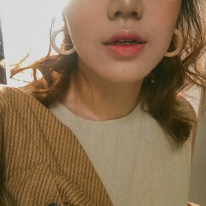 *Ala ala Korean Gradient Lips*Inside: @youmakeups_id shade 04 COCOOutside: Rouge @diormakeup shade 263 SWANBtw YOU matte lipstick surprisingly felt so soft. Stated as matte lip product, it didn't left any cracks on my (extremely) dry lips and glided smoothly which i lof!#ClozetteID