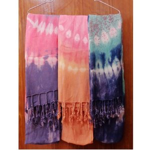 Can't help not to buy this tie dye shawl #clozetteid