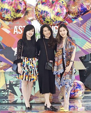 With these lovely girls at @maccosmetics grand opening party yesterday 💙💚💛 #MACAVAF #MACCosmeticsID