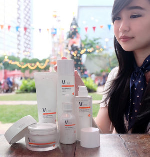 Introducing my favorite skincare Vline - Vita Advanced full set from @bskin_id. Bskin is developed specially for the Asian skin and using the highest quality of natural ingredients. They help to revitalise tired and dull skin while keeping my skin well-hydrated and refreshed. Full review about each product can be read on my blog (http://yennitanoyo.blogspot.co.id/2016/12/bskin-vita-advanced.html)