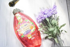 Kalian suka risih sama kandungan silicon pada shampoo. Nah, sekarang ada nih rekomendasi shampoo yang bebas dari silicon, it's come from Kose Cosmeport @jelaime_official Je l'aime shampoo. Mau tau perbedaan shampoo yg bebas silicon sama yang mengandung silicon. Cek detail on my profile. .
.
.
.
.
#jelaimeshampoo #kosecosmeport #jelaimeindonesia #siliconfree #kosecosmeportindonesia #haircare #shampoo #clozetteid