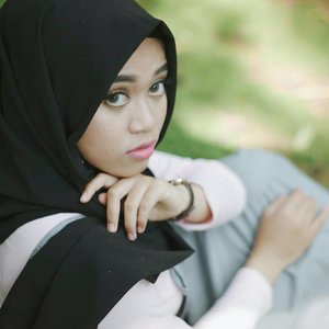 Sisaan bekas model2(an)😋😁Dulu belum bisa makeup tsayyy, jd di makeupin sama @anggitank 😚#tb #nrlfjrbrrhOOTD #clozetteid #mudaberhijab #ootd #hijab #hijaber #khfijkt
