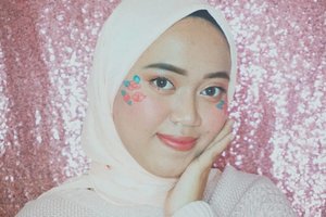 Sukak banget sama makeupnya haha walaupun gak mirip sama punya @megachintasih tapi aku sukak hahaha❤️🌹✨ .#beautybloggerindonesia #makeupisart #makeup #makeuptutorial #makeupbynfb #art #rose #peachymakeup #bunnyneedsmakeup #ClozetteID