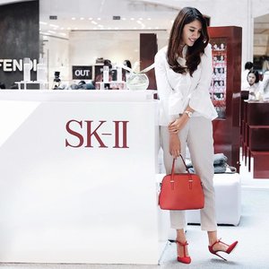 my skin is important to me , and today SK II thought me a few tips and tricks on how to get luminous looking eyes through the #RNApower eye cream . yaaas ! 👀✨ #biggerlookingeyes #clozetteid