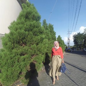 Tunggu aja, aku lagi jalan ke situ kok (: #mercing .
.
.
.
.

#clozetteid #hijabmojokerto #ootdmojokerto #ootdhijabindo #ilooknet #duahijabtrans7 #dailyhijab #diaryhijaber #layerpants #kulotpants #hootdduahijab #hootdindo #hijabstyle #hijabfashion