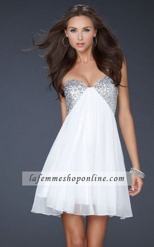 Make a lasting impression at your prom, semi formal, or homecoming party in this short and sassy strapless dress. Ideal for any special occasion this short dress in luxurious chiffon features a sequin sweetheart strapless bodice with a sexy open back design. A short formal dress in white, lavender purple, or light lime green with a sheer overlay on the short A-line skirt that will look amazing as you dance the night away.Size: Standard Size or Custom Made SizeClosure: Side ZipperLength: ShortNeckline: Strapless SweetheartWaistline: No Waist/Princess SeamsDetails: Cut Out Back,Sequin Embellished,A-line skirt,SleevelessFabric: Chiffon，SequinsColor:  White   Tag: Strapless, White ,Short,Sequin,Open back,A-line,Homecoming Dress