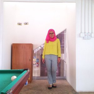Fridays color. 
#clozetteid #ootd #hotd #hijabstyle #dailyhijab
