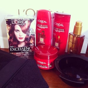 Holaaaa,, Did you already check my blog post about press conference L'oreal Paris Hair Colorantology ? They lauches new products hair coloring "Excellence Fashion" and would be Trend colors in 2015. This is goodie bag that I got from the event. Thankyou @lorealparisid (^^) satu paket untuk perawatan rambut khusus habis pewarnaan. :)
#clozetteid #lorealid #lorealparisid #loreal #excellencefashion #hairlcare #coloring #shampo #conditioner #hairmask #beautyblogger #internationalblogger #indonesia #indonesiangirls #blogger #bloggerindonesia #newyork #holland #endors #endorsement #event #world #german #france