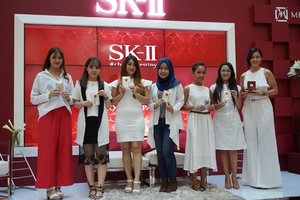Had great time yesterday with my felow Star Clozetter and Brand Ambasador of SK-II. 
Pic : Dilla "starclozetter"

#clozetteid #starclozetter #skii #biggerlookingeyes #skincare #beauty #beautyevent #plazasenayan #jakarta #indonesia #indonesian #beautybloggers #beautyblogger #indonesianbeautyblogger #blogger #sakuralisha #event