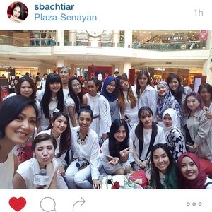#regram from @sbachtiar Brand Ambasador SK-II. 😍 
Wefie with talented and my beautiful ladies at SK-II event on last Wednesday. 😚 
#clozetteid #starclozetter #sakuralisha #skii #biggerlookingeyes #skincare #beautyevent #beautyblogger #jakarta #indonesia #wefie #selfie #beautybloggers #blogger #bloggers #plazasenayan #whitedress #elegan #ootd #fotd #asian #event #clozette