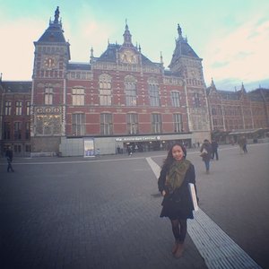 #throwback At Amsterdam Centraal. ❤❤ I miss Amsterdam a lot and wanna go back soon. Somebody please take me to Amsterdam. 😄😄 #amin #pray #whises #travel #travelling #holiday #amsterdam #netherland #holland #dream #dreamcometrue #jalanjalan #traveller #clozetteid #fotdibb #ootd #spring #cold #may #amsterdamcentraal #beautybloggerid #bloggerindonesia #blogger #internationalblogger #indonesia #indonesian #selfie #world #worldwide