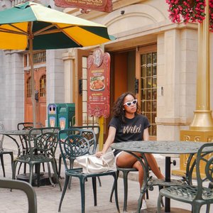 Duduk syantik di suatu cafe di Paris cenah. 😂😂 #amin 🙈🙈🙈 Maybe next destination. 🙏🙏 .....#sakuralisha #independentwoman#indonesianbeautyblogger  #beautybloggers #travellife #travelblogger #travel #travelling #ootd #fashion  #outfit #fashions  #outfits #singapore #sg #holiday #universalstudios #uss  #universalstudiosingapore #fashionoftheday #outfitoftheday #clozetteid #traveller #instatravel