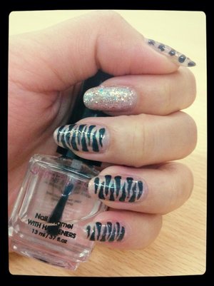 Simple Zebra Nail Art