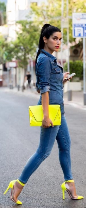 Yellow Pouch and yellow shoes are perfect match! 