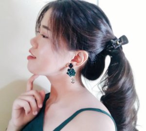 Wearing pretty earrings from @de_levins ❤
Look classy but still cute😊
.
.
#ClozetteId #earrings #accessories #jewellery #charis #charisceleb