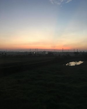 Good morning 😊😊. .
.
#skyporn #skygaze #sunrise #clozetteid