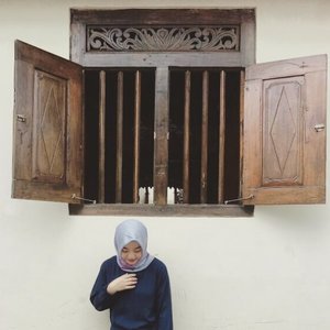 .
Under the window 🏡
.
.
#classicwindow #candidpose #clozetteid #hijabtraveler #travelblogger #lifestyleblogger #jogjakarta #sendu #myhijup #explorejogja