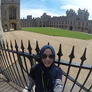 you are never too old for a fairytales 👸🏼👑#wheniwasat #windsorcastle #realcastle #ClozetteID #COTW #CIDsunglasses #starclozetter #clozettehijab
