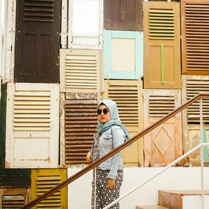 Posenya udah sama banget kek @pipit1992 waktu foto disini. 😂Hijab by @febtarinaofficial ...#vsco #vscocam #vscogood #livefolk #vacation #instadaily #hotel #traveling #hijab #girl #clozetteid #throwbackthursday #art #picoftheday #fashion #ootd #yogyakarta #adhisthana #yolo #photoshoot #igers #wall #exploreyogyakarta #photooftheday #likeforlike #travel #photography #outdoors #throwback #like4like