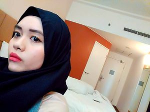 Weekend 'kejepit' nasional dari kamar yang berantakan 😂
Info lipen : @colourpopcosmetics (barely there) .
.
.
.
.
.
.

#ootd #hijab #bandung #selfie #igers #morning #bw #hijabtravellers #likeforlike #like4like #instatravel #travelblogger #photooftheday #photography #picoftheday #vsco #vscocam #girl #hotel #orange #clozetteid #hijabfashion #vscogood #blogger #weekend #instadaily #vacation #throwback #tb #latepost