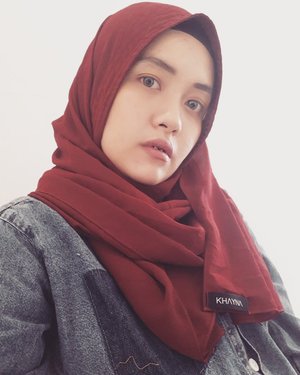 Selfie (masih) belum gajian. 😒

Hijab by @khayna_id
.
.
.
.

#ootd #hijab #face #makeup #igers #white #black #bandung #likeforlike #like4like #denim #clozetteid #photooftheday #photography #picoftheday #vsco #vscocam #lighting #selfie #girl #throwbackthursday #travel #motd #blogger #indoors #tbt #travelblogger #throwback #hotel #latepost