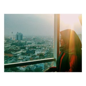The girl who loves sunset 🌇
.
.
.
.
.
.
.
.

#livefolk #hijab #clozetteid #explorebandung #igers #city #sky #indonesia #likeforlike #like4like #rooftop #sunset #photooftheday #photography #picoftheday #vsco #vscocam #girl #happiness #bandung #travel #vscogood #traveling #view #instadaily #instatravel #throwback #tb # #wanderlust