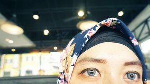 👀......#ootd #hijab #face #makeup #igers #white #black #bandung #likeforlike #like4like #sonya5100 #clozetteid #photooftheday #photography #picoftheday #vsco #vscocam #lighting #selfie #girl #throwbackthursday #travel #eyes #blogger #indoors #tbt #travelblogger #throwback #hangout #latepost