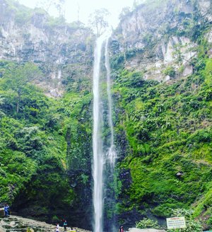 Kamu nggak lelah tiap hari jatuh terus? - Tanya Nesa kepada air terjun.

YAA MENURUT NGANA?? Gemini mah emang suka nggak penting da, apa-apa diseriusin. Hhh.
.
.
.
.
.
.

#vsco #vscocam #exploremalang #livefolk #waterfall #instagood #traveling #earth #clozetteid #wonderlust #world #nature #vacation #trees #indonesia #tbt #igers #morning #yolo #photoshoot #picoftheday #throwbackthursday #photooftheday #green #photography #outdoors #throwback #like4like #likeforlike #malang
