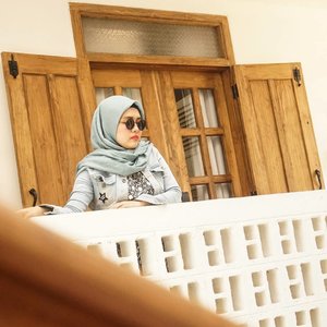 Lagi liburan itu nggak boleh mikirin berat badan ya. Iya.Hijab by @febtarinaofficial ...#vsco #vscocam #vscogood #livefolk #vacation #instadaily #hotel #traveling #hijab #girl #clozetteid #throwbackthursday #hotd #picoftheday #fashion #ootd #yogyakarta #adhisthana #yolo #photoshoot #igers #instagood #exploreyogyakarta #photooftheday #likeforlike #travel #photography #outdoors #throwback #like4like