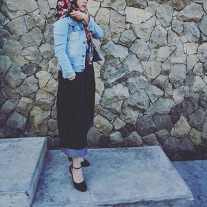 Current Mood: Staycation 👾.....#vsco #vscocam #vscogood #livefolk #blogger #instadaily #hotel #traveling #hijab #girl #clozetteid #throwbackthursday #heels #wall #fashion #ootd #black #hijabfashion #yolo #photoshoot #igers #bandung #denim #photooftheday #likeforlike #travel #photography #outdoors #throwback #like4like