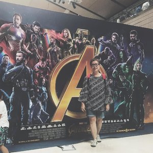 After pay our respect to my late dad, we went to the mall not far from there. And seeing this #avengers #infinitywar I just couldn’t help myself to take a pose😂.
.
.
.
.
.
.
#jakarta #movie #marvel #clozetteid #batikfizz  #kotakasablanka #lifestyle #onitsukatiger #ootd #style #women40plus #lifestyleblogger
