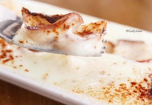 Pulpo a fiera con espuma de patata , garlic octopus with potato foam and spanish smoke beef papika powder . 
Price rp.80.000 
#clozetteid #foodie #foodiejkt #makanenak #kulinercantik #kulinerjakarta #foodiegram #foodporn #foodiegram #gastromaquia #gastromaquiajkt #kulinerjakarta  #foodblogger #foodbloggerjkt #jakartafood #jakartafoodies
