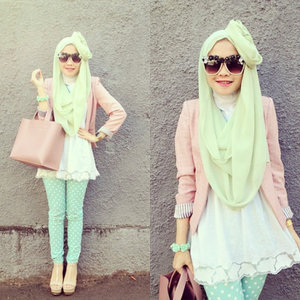 japan hijab style. hijabi with pastel color.