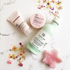 #BLOGGED A new post on my blog is up! My skin care essentials are these products from @thebodyshop Click the link on my bio to read the post! #flatlay #skincare .
.
.
.
.
.
#ootd #photooftheday #fashionblogger #igers #instadaily #mumbai #indian #jakarta #love #blogger #clozetteid #midwestbloggers #like4like #instafashion #igfashion #fashiongram #whatiwore #streetstyleindia #bloggersuperlooks #prettylittleiiinspo #styletip #lovesavy #stylecollective