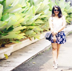 Flower Power 🌸🌸 New post on the blog. Click the link on my bio! Happy Wednesday 🤗
.
.
.
.
.
.
#ootd #photooftheday #fashionblogger #igers #instadaily #mumbai #indian #jakarta #love #blogger #clozetteid #midwestbloggers #like4like #instafashion #igfashion #fashiongram #whatiwore #streetstyleindia #bloggersuperlooks #prettylittleiiinspo #styletip #lovesavy #stylecollective