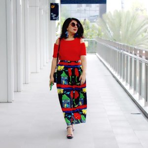 Walking into the week like 💁🏻 Happy Monday loves! With spring/summer comes bright colors! I am in love with this midi skirt. It's has such a fun and quirky print 💚 { Coming soon on the blog } .
.
.
.
.
.
#ootd #photooftheday #fashionblogger #igers #instadaily #mumbai #indian #jakarta #love #blogger #clozetteid #midwestbloggers #like4like #instafashion #igfashion #fashiongram #whatiwore #streetstyleindia #bloggersuperlooks #prettylittleiiinspo #ootdindonesia #styletip #lovesavy #asianinfluencers #indonestyle #indonesianbloggers