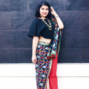 BLOGGED! This Indo - Western look with a Phulkari Dupatta is now up on the blog. Click the link on my bio to check out my new post! 💚
.
.
.
.
.
.
#ootd #photooftheday #fashionblogger #igers #instadaily #mumbai #indian #jakarta #love #blogger #clozetteid #midwestbloggers #like4like #instafashion #igfashion #fashiongram #whatiwore #streetstyleindia #bloggersuperlooks #prettylittleiiinspo #desilook #styletip
