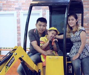 .
Wefie with our cutest #constructionworker 💕
.
#happykid #happyparents #iloveyou #familycomesfirst #familyday #familytime #happyday #thanksgod #bblogger #bloggerslife #clozetteid #potd #bestoftheday
