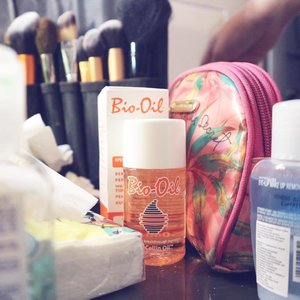 .
Hari ini di Bio-Oil Media and Blogger Year End Gathering, dimana-mana pake Bio-Oil.
Tadi pagi hand massage pake Bio-Oil, setelah nailart pake Bio-Oil biar kukunya ga kering.
Sekarang, sebelum makeup aku juga diaplikasikan Bio-Oil biar makeup tahan lama.. 👍🏻
.
#BioOilLoveYourSkinAndLife #BioOilAndFDN #BioOil #bloggergathering #bblogger #bloggerslife #clozetteid #indonesianbeautyblogger #mommyblogger