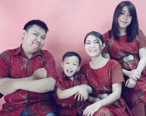 .
The greatest happiness is family happiness 👨‍👩‍👧‍👦
.
#family #love #blessed #joy #happiness #myeverything #clozetteid #bblogger #bloggerslife #marriagelife #parentinglife