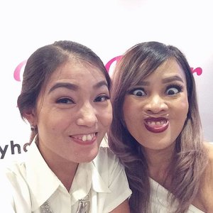 .
Siapa bilang beauty blogger / vlogger takut kelihatan jelek?? Aku sama @rachgoddard mah bangga keliahatan jelek... 😂😂😁😁
.
#ClozetteID #StarClozetter #bblogger #beautyblogger #beautyvlogger #youtuber #bloggerslife #indonesianbeautyblogger